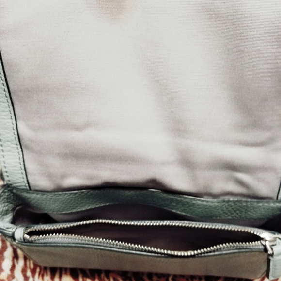 Marc Jacobs Blue Crossbody Bag with Modern Design - Picture 10 of 10